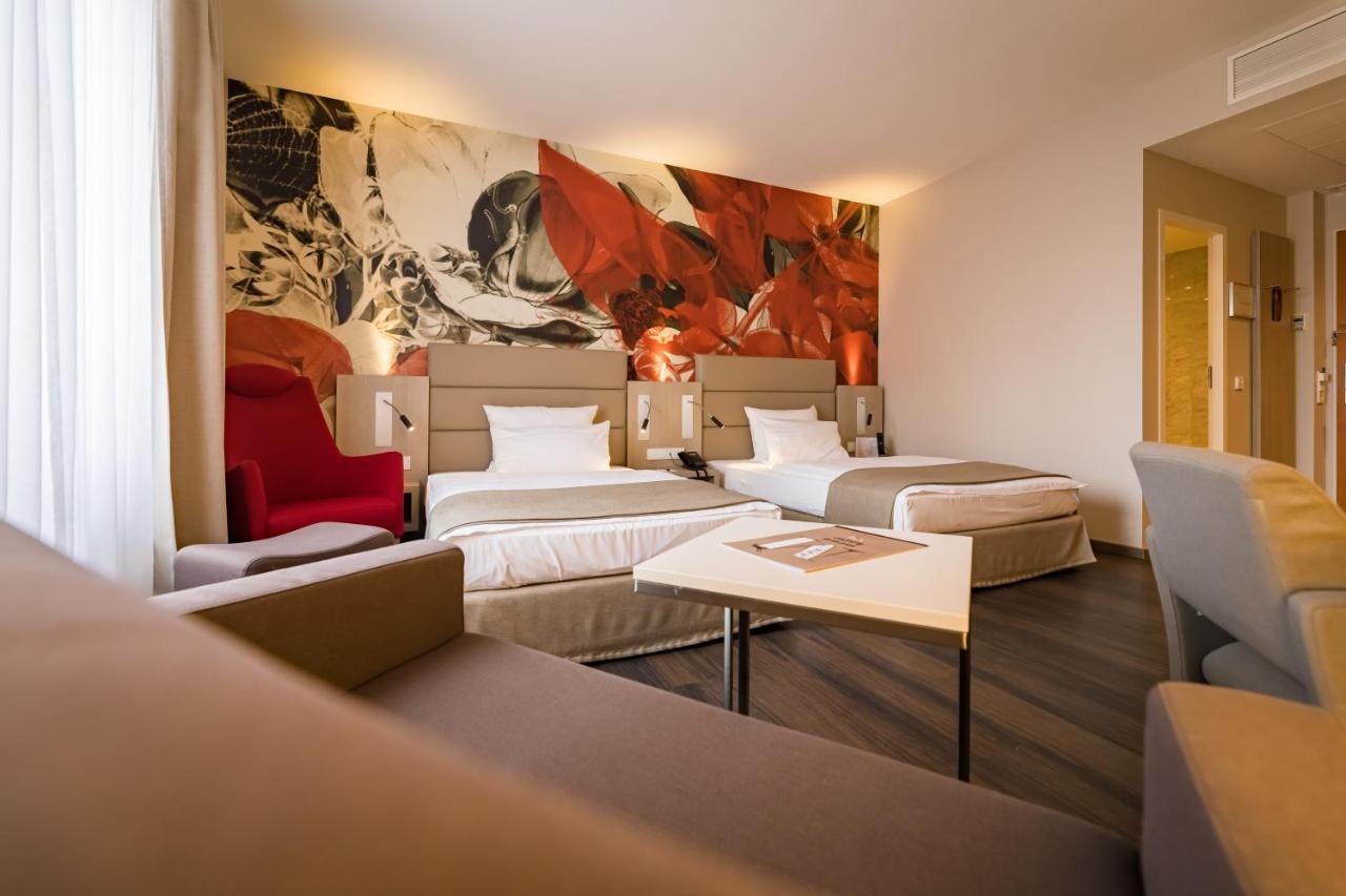 First Inn Hotel Zwickau Eksteriør bilde